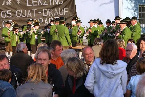 Maibaum aufstellen
