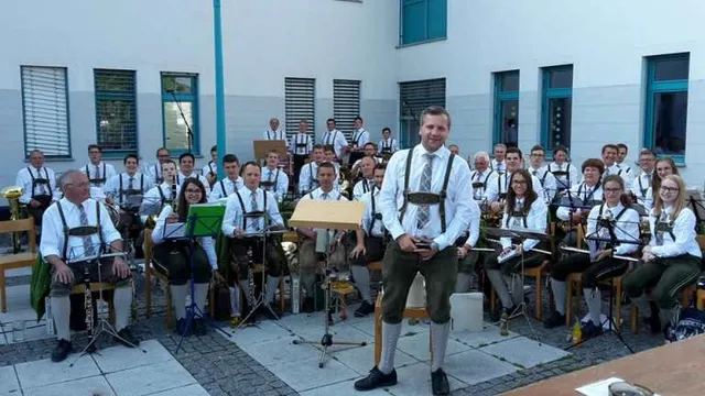 Maibaumschmeissen